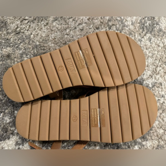 MIA Brown Sandals - Picture 2 of 2